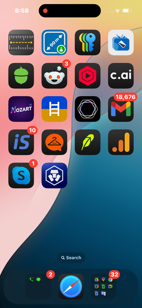 iSocialize is looking really nice on IOS 18 dark mode icon too
