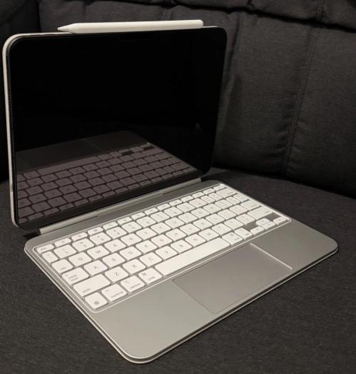 Apple iPad Pro 11’’  M4 256GB w Cellular - Magic Keyboard - Pencil  Pro + Extras
